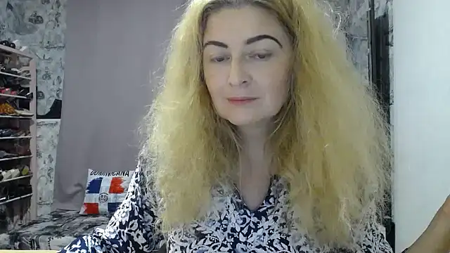 Snapshot of Helen1974 chatting on 10/10/25, 05:39 Helen1974 online show from 10/10/25, 05:39
