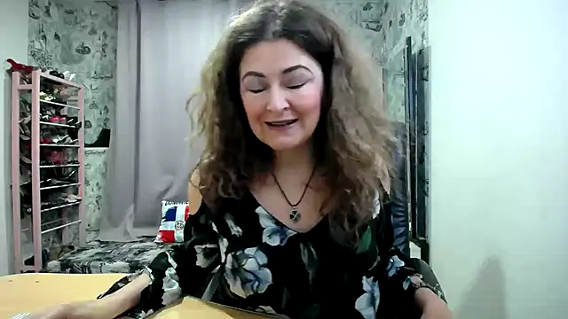 Snapshot of Helen1974 chatting on 05/07/26, 01:55 Helen1974 online show from 05/07/26, 01:55
