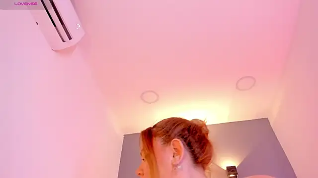 Snapshot of sophiarossee_ chatting on 01/22/25, 02:56 sophiarossee  online show from 01/22/25, 02:56