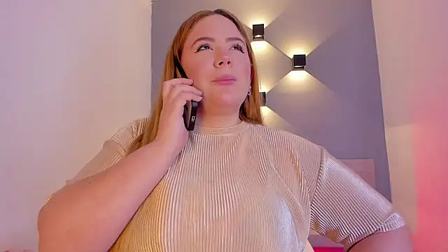 Snapshot of sophiarossee_ chatting on 02/01/25, 12:37 sophiarossee  online show from 02/01/25, 12:37
