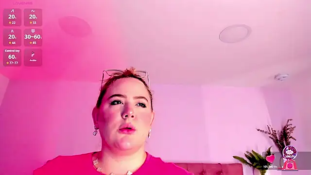 Snapshot of sophiarossee_ chatting on 09/20/25, 11:22 sophiarossee  online show from 09/20/25, 11:22