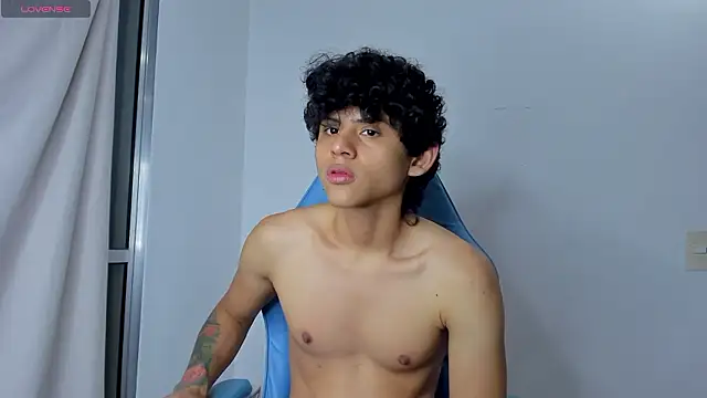 Snapshot of Edwars_03 chatting on 12/03/24, 12:24 Edwars 03 online show from 12/03/24, 12:24