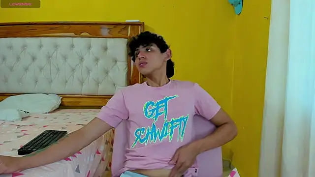 Snapshot of Edwars_03 chatting on 01/06/25, 08:50 Edwars 03 online show from 01/06/25, 08:50