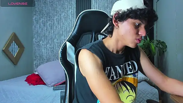 Snapshot of Edwars_03 chatting on 03/05/25, 09:04 Edwars 03 online show from 03/05/25, 09:04