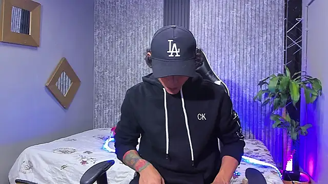 Snapshot of Edwars_03 chatting on 03/09/25, 12:20 Edwars 03 online show from 03/09/25, 12:20