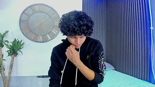 Snapshot of Edwars_03 chatting on 03/18/25, 08:26 Edwars 03 online show from 03/18/25, 08:26