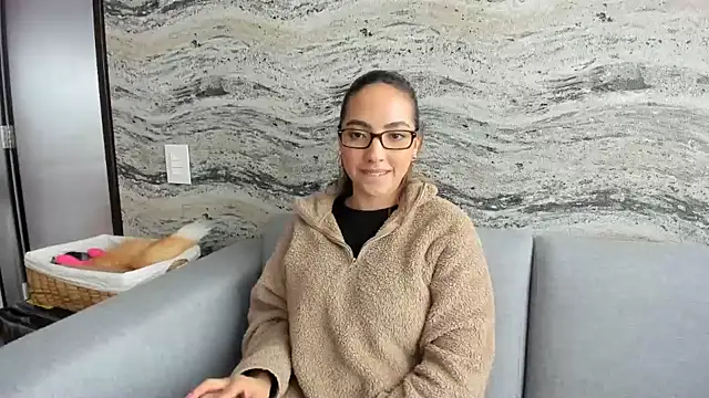 Sophi  a online show from 02/11/25, 07:48