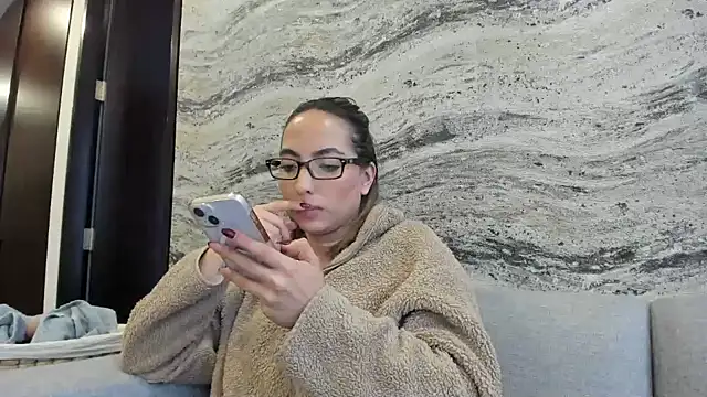 Sophi  a online show from 02/19/25, 11:04