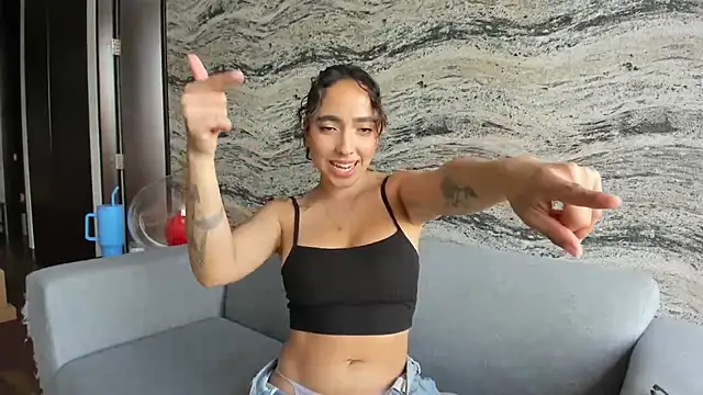 Sophi  a online show from 10/24/25, 08:27