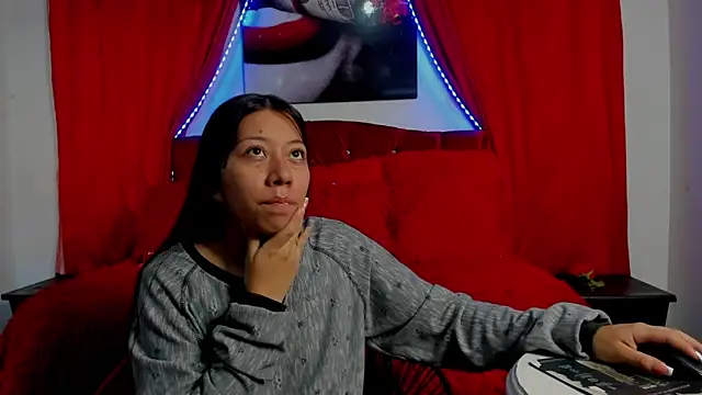 Snapshot of sexylaurita chatting on 01/15/25, 12:15 sexylaurita online show from 01/15/25, 12:15