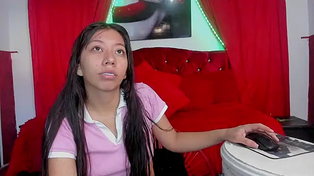 Snapshot of sexylaurita chatting on 01/30/25, 12:06 sexylaurita online show from 01/30/25, 12:06