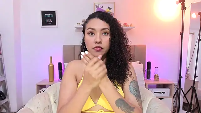 Zoe Gruber online show from 11/06/25, 07:04