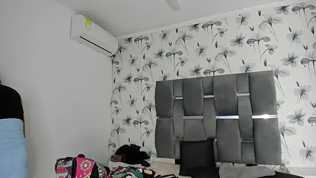 Snapshot of Ehotloveaxxx chatting on 01/18/25, 06:43 Ehotloveaxxx online show from 01/18/25, 06:43