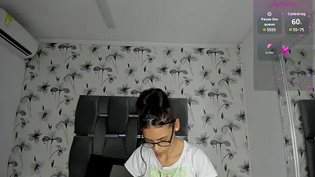 Snapshot of Ehotloveaxxx chatting on 02/05/25, 12:06 Ehotloveaxxx online show from 02/05/25, 12:06