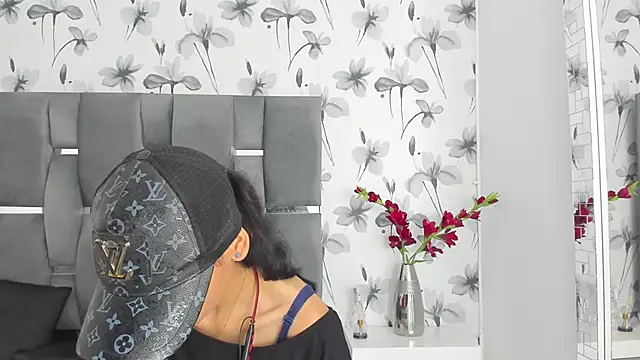 Snapshot of Ehotloveaxxx chatting on 10/12/25, 01:10 Ehotloveaxxx online show from 10/12/25, 01:10