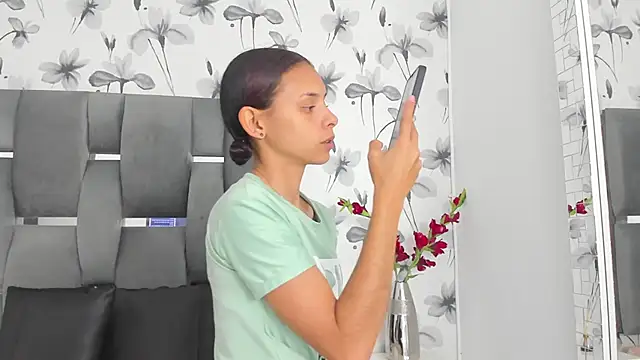 Snapshot of Ehotloveaxxx chatting on 10/15/25, 01:33 Ehotloveaxxx online show from 10/15/25, 01:33