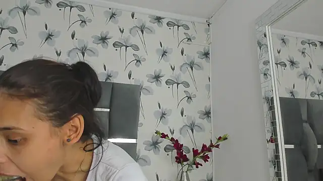 Snapshot of Ehotloveaxxx chatting on 10/21/25, 05:46 Ehotloveaxxx online show from 10/21/25, 05:46