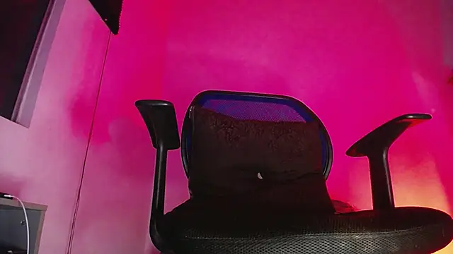 zacwatson  online show from 12/18/25, 01:55