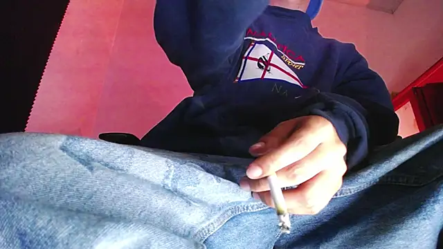 Snapshot of zacwatson_ chatting on 12/19/25, 02:40 zacwatson online show from 12/19/25, 02:40