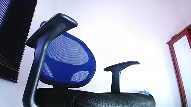 Snapshot of zacwatson_ chatting on 03/12/26, 10:27 zacwatson online show from 03/12/26, 10:27