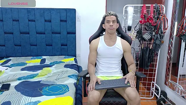 JoseRumbero26 online show from 11/19/25, 12:10