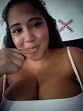 Snapshot of I_am_yours- chatting on 04/23/26, 07:49 I am yours- online show from 04/23/26, 07:49