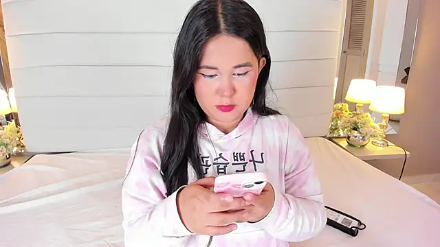 Lilly 2809  online show from 09/18/25, 04:14