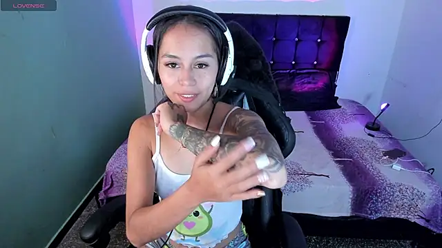 thamaral1 online show from 01/11/25, 02:36