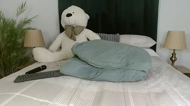 Snapshot of Stunning_Booty chatting on 01/01/25, 10:24 Stunning Booty online show from 01/01/25, 10:24