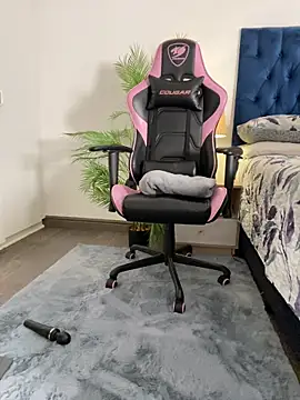 Snapshot of Stunning_Booty chatting on 04/02/26, 06:38 Stunning Booty online show from 04/02/26, 06:38