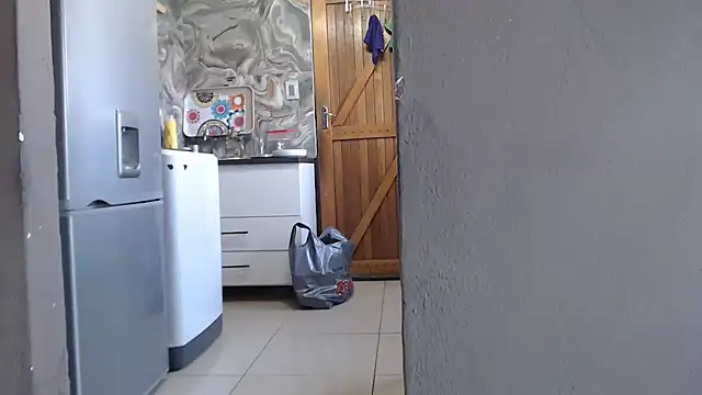 Snapshot of ThickyMinajxx chatting on 10/17/25, 12:19 ThickyMinajxx online show from 10/17/25, 12:19