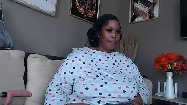 Snapshot of ThickyMinajxx chatting on 11/14/25, 12:48 ThickyMinajxx online show from 11/14/25, 12:48