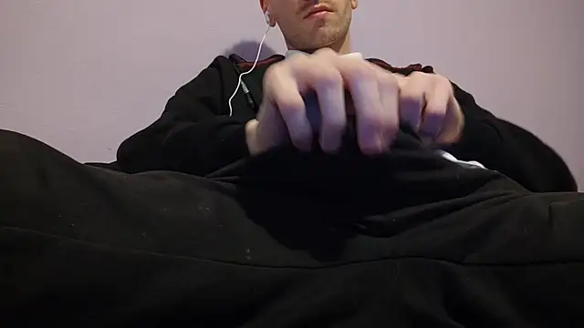  Hocthus  online show from 02/09/25, 06:37