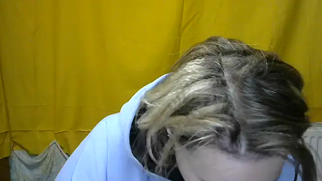 wLESLYMOSw online show from 03/12/25, 09:44