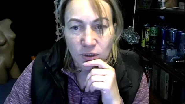 wLESLYMOSw online show from 10/17/25, 11:02