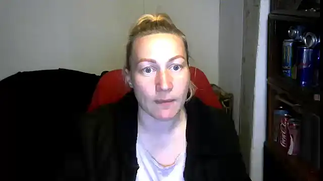 Snapshot of wLESLYMOSw chatting on 04/17/26, 06:33 wLESLYMOSw online show from 04/17/26, 06:33