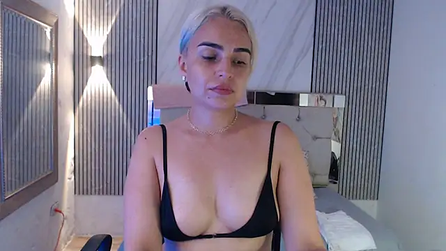 Snapshot of ashley__tylor chatting on 07/13/26, 03:31 ashley tylor online show from 07/13/26, 03:31