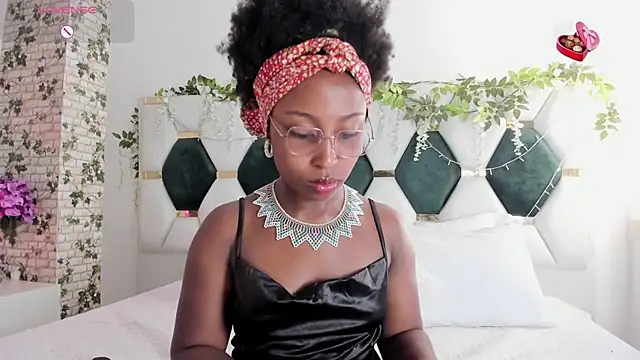 Snapshot of EmmaSanzz_ chatting on 01/28/25, 11:49 EmmaSanzz online show from 01/28/25, 11:49