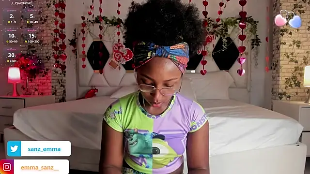 Snapshot of EmmaSanzz_ chatting on 02/10/25, 08:42 EmmaSanzz online show from 02/10/25, 08:42