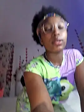 Snapshot of EmmaSanzz_ chatting on 02/10/25, 11:46 EmmaSanzz online show from 02/10/25, 11:46