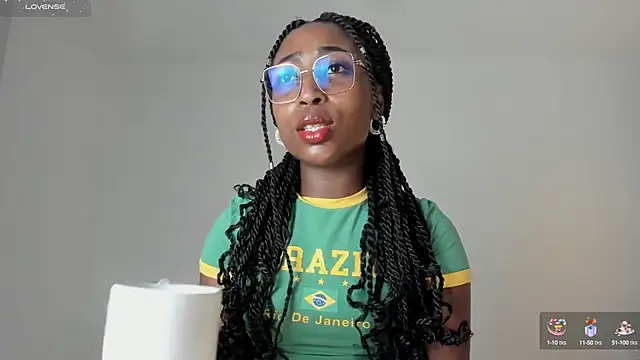 Snapshot of EmmaSanzz_ chatting on 02/21/25, 11:33 EmmaSanzz online show from 02/21/25, 11:33