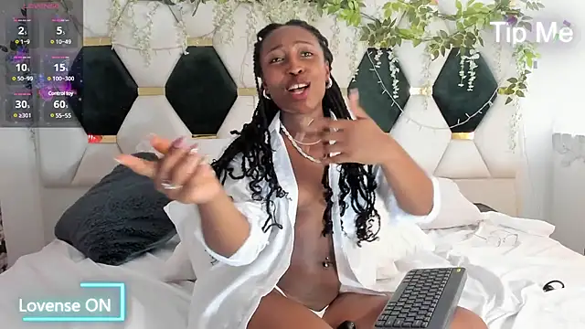 Snapshot of EmmaSanzz_ chatting on 03/04/25, 05:34 EmmaSanzz online show from 03/04/25, 05:34