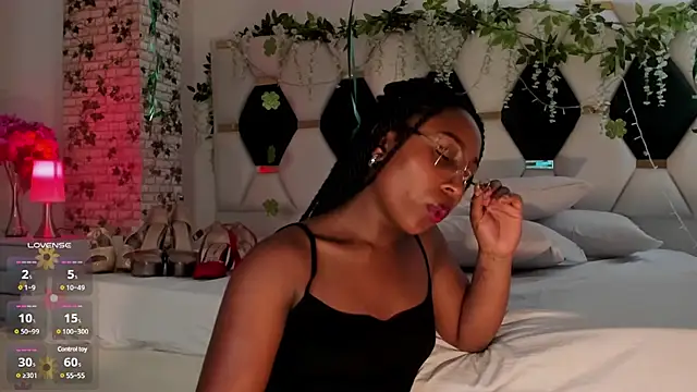 Snapshot of EmmaSanzz_ chatting on 03/16/25, 05:39 EmmaSanzz online show from 03/16/25, 05:39