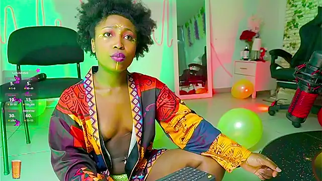 Snapshot of EmmaSanzz_ chatting on 09/28/25, 11:37 EmmaSanzz online show from 09/28/25, 11:37