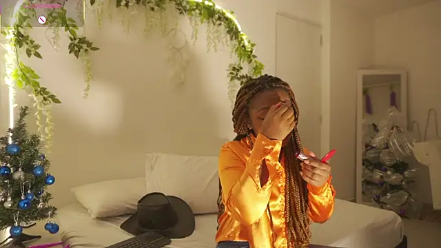 Snapshot of EmmaSanzz_ chatting on 11/29/25, 11:35 EmmaSanzz online show from 11/29/25, 11:35