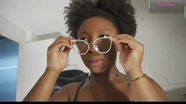 Snapshot of EmmaSanzz_ chatting on 01/08/26, 11:34 EmmaSanzz online show from 01/08/26, 11:34