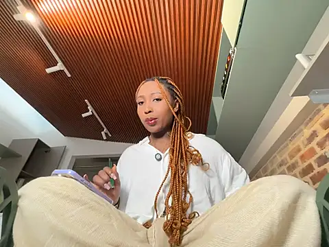 Snapshot of EmmaSanzz_ chatting on 03/25/26, 12:00 EmmaSanzz online show from 03/25/26, 12:00