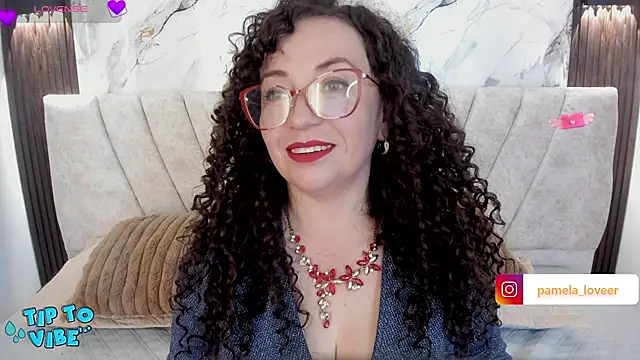 Snapshot of pamela_bell chatting on 06/06/26, 02:33 pamela bell online show from 06/06/26, 02:33