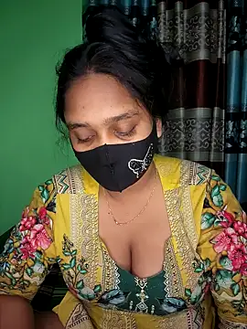 Snapshot of Kotha_-Moni chatting on 12/15/25, 01:37 Kotha -Moni online show from 12/15/25, 01:37