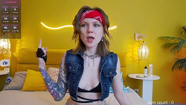 Snapshot of lessysweety chatting on 10/01/25, 03:01 lessysweety online show from 10/01/25, 03:01